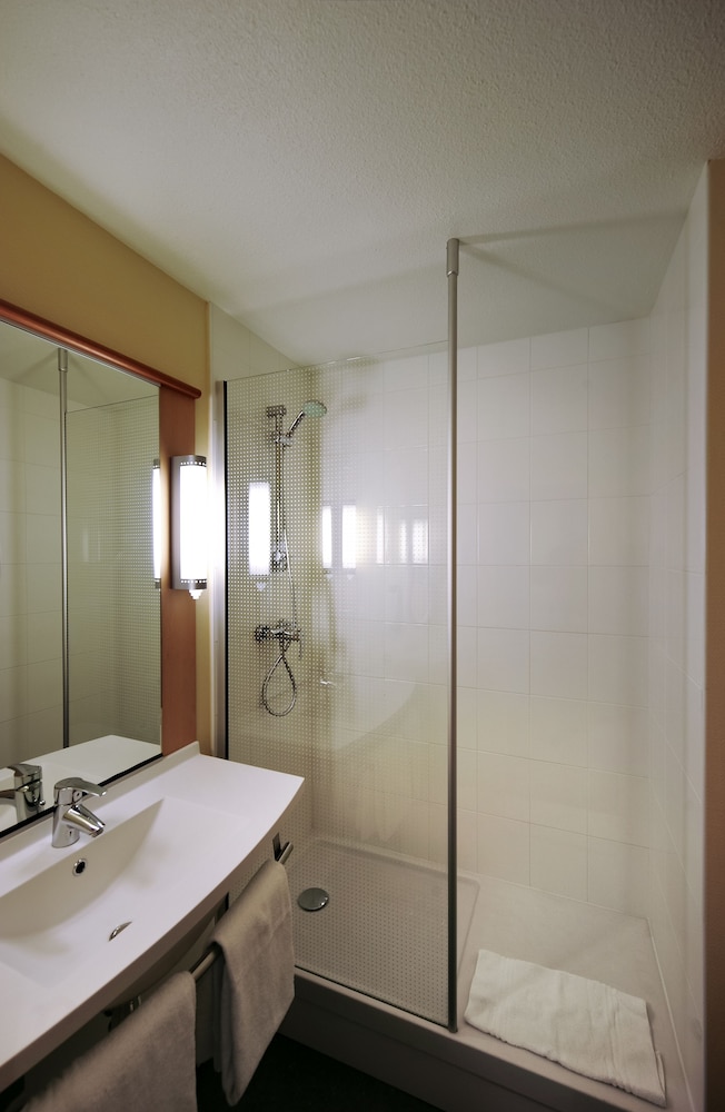 Ibis Lille Centre Gares 22/68