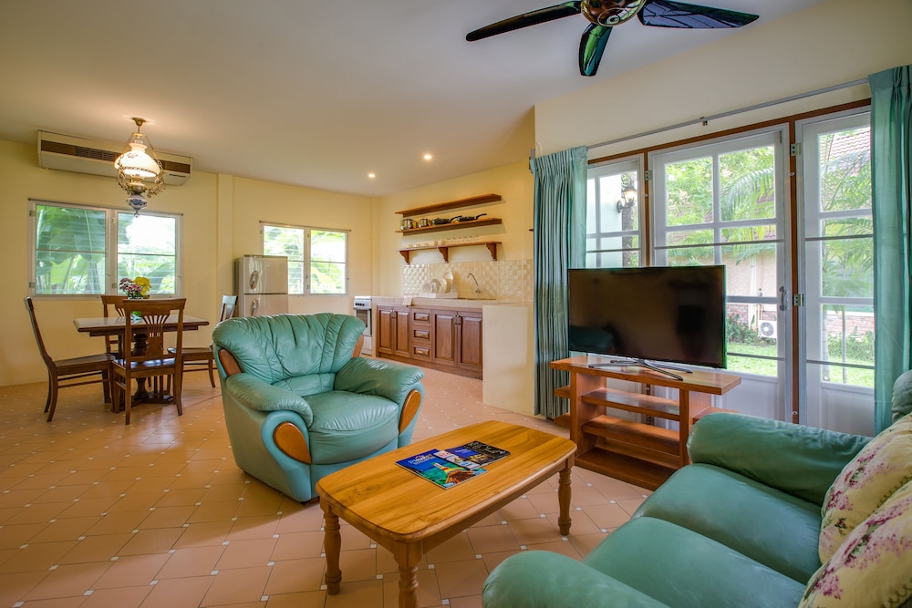 Fisherman Way Beach Resort 47/74