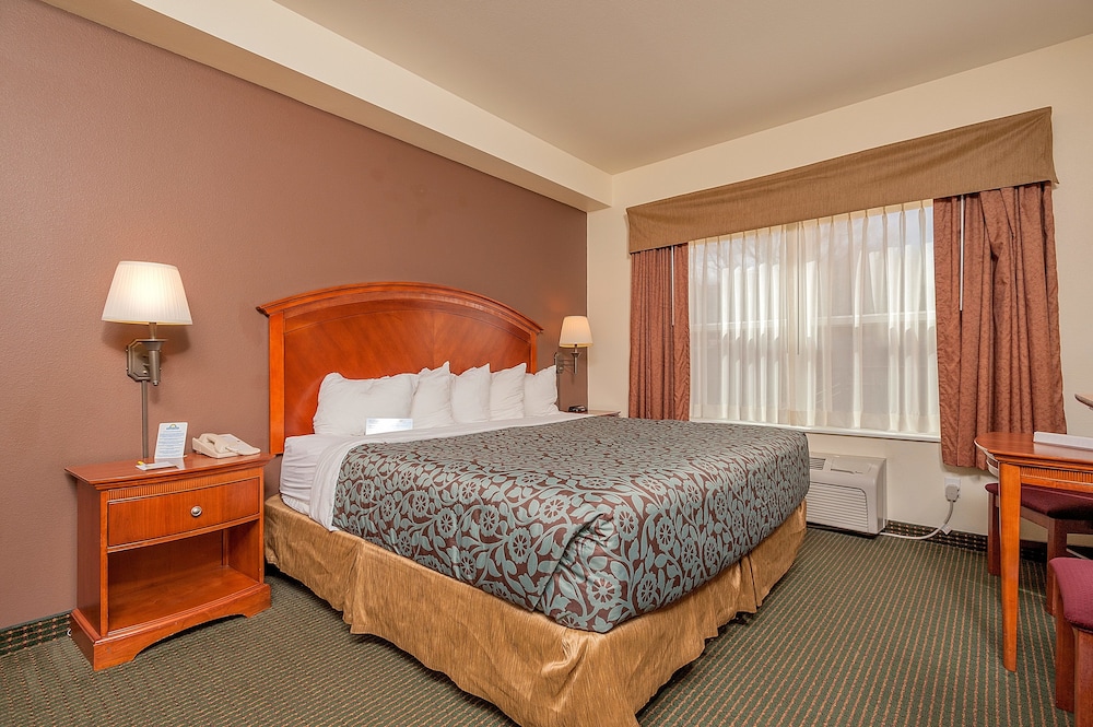 Days Inn By Wyndham Manitou Springs 11/42