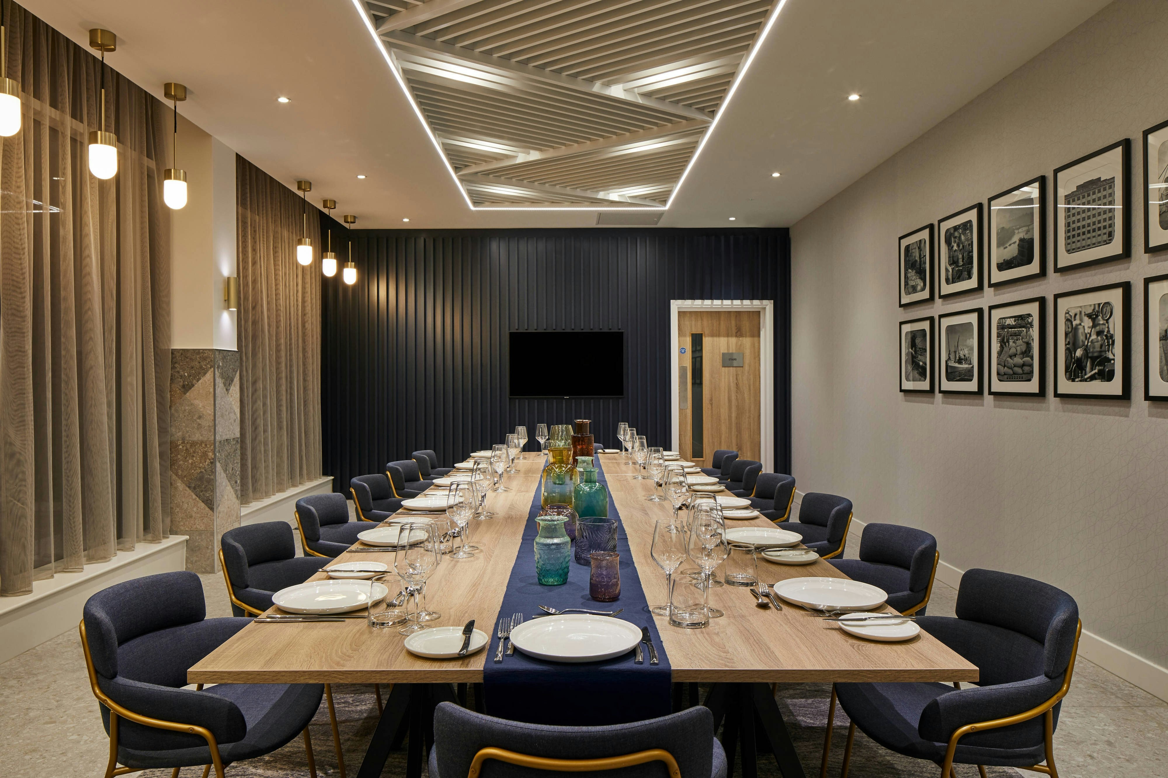 Courtyard by Marriott London City Airport 15/18