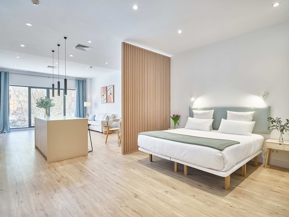 Paseo Suites Hotel 17/47
