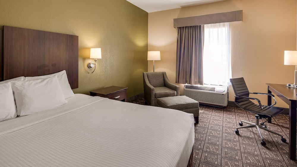 Suite, King Bed, Jetted Tub