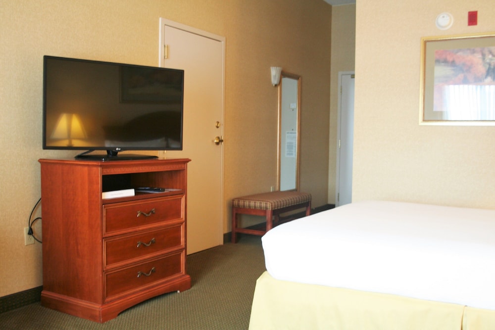 Holiday Inn Express Hotel and Suites Drums-Hazleton (I-80) 13/35
