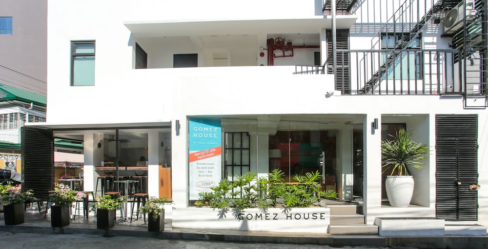Gomez House 3/36