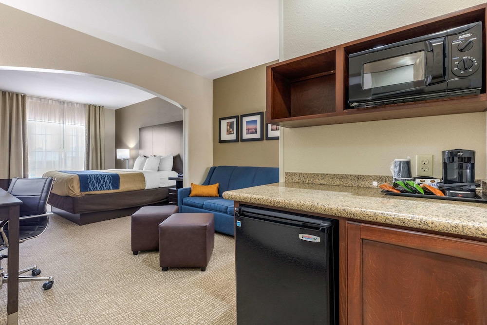 Comfort Inn & Suites North Little Rock McCain Mall 26/38