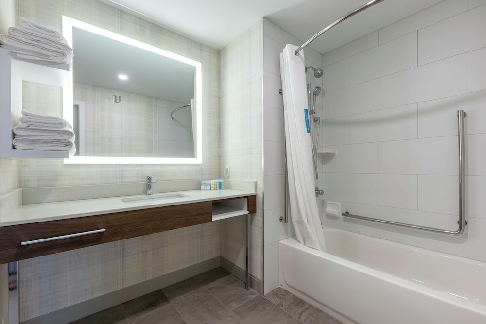 Hampton Inn and Suites Charlottetown 17/41
