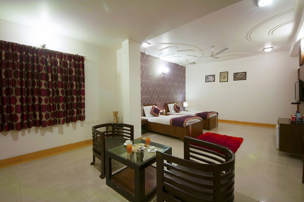 AIRPORT HOTEL DELHI 37 55/64