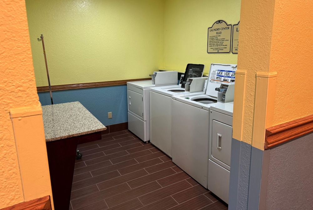 Days Inn Sault Ste Marie MI 20/23
