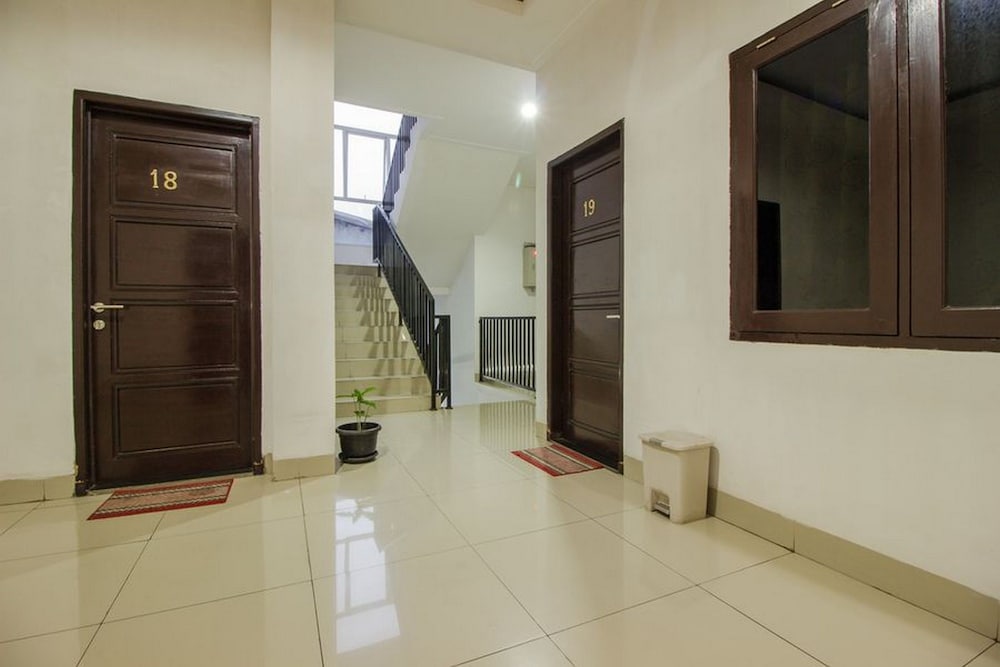 RedDoorz Premium @ Ampera Raya 2 12/22