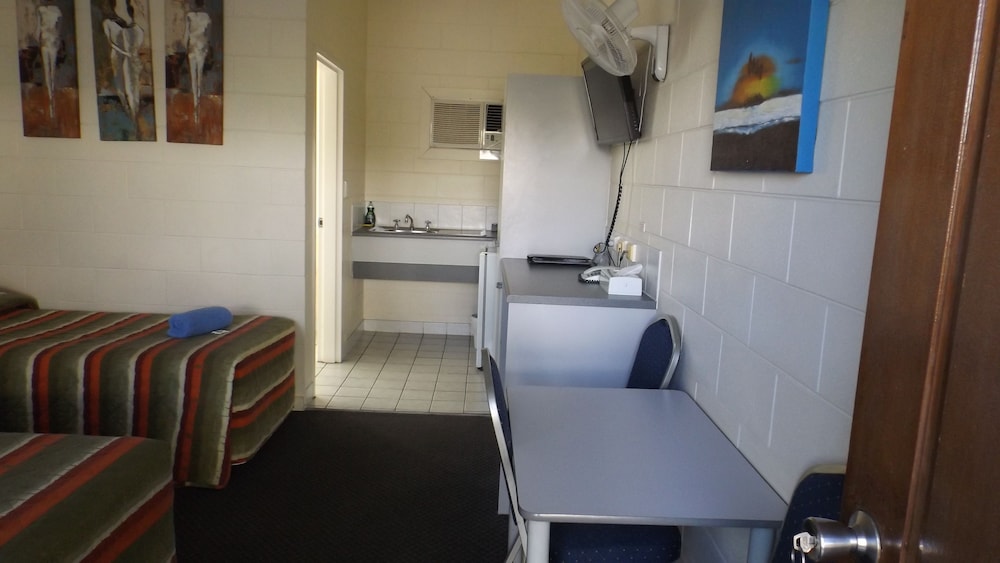 CENTRAL POINT MOTEL 22/61