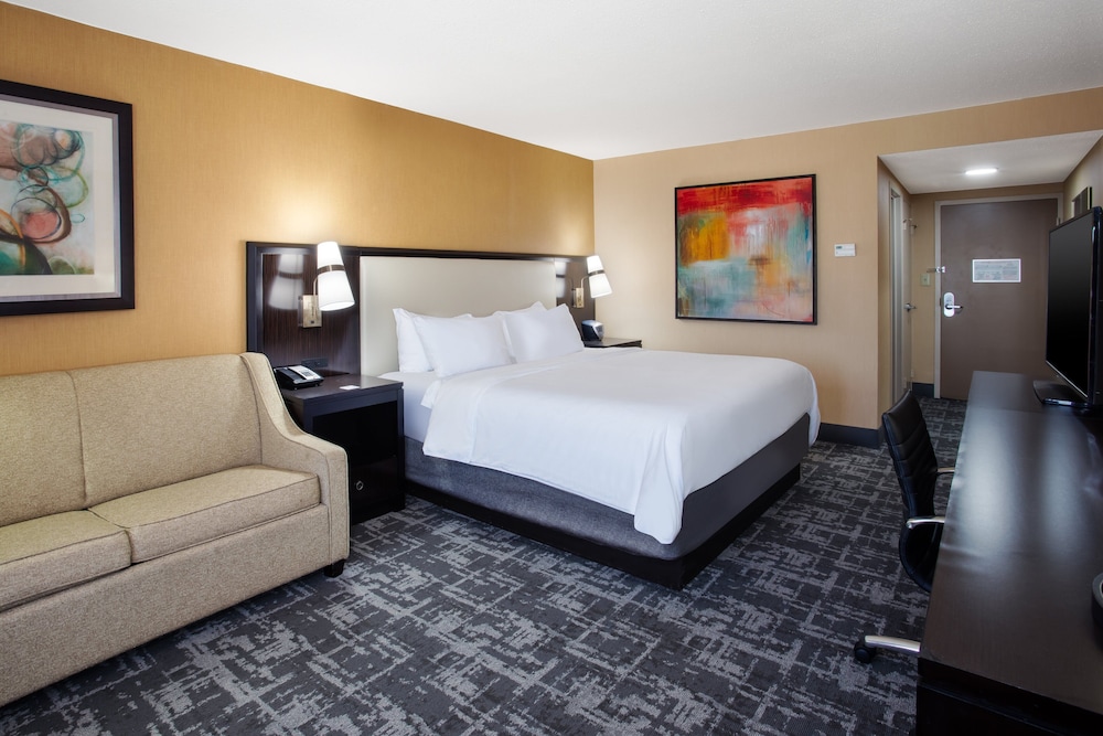 Crowne Plaza Hotel Greenville I 385 Roper Mtn Rd 14/77
