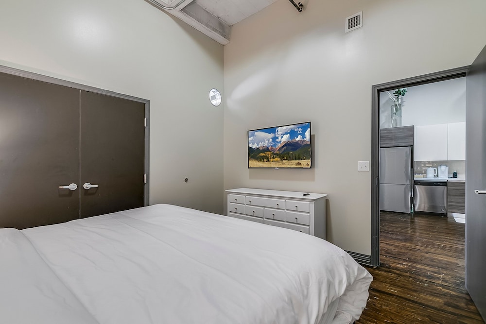 Luxury Downtown Dallas Stay by Amyfinehouse 11/50