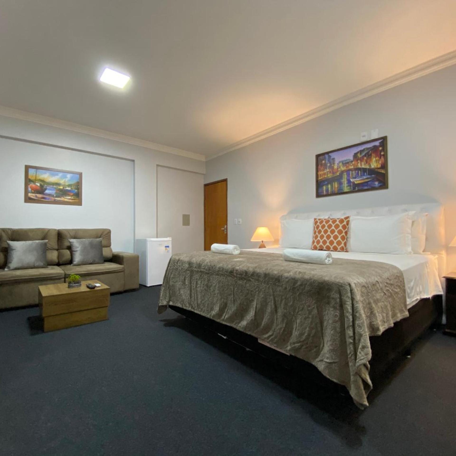 Quarto Luxo Silver 3/14