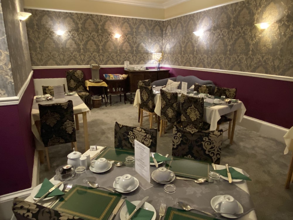 The North Cliff Hotel 38/50
