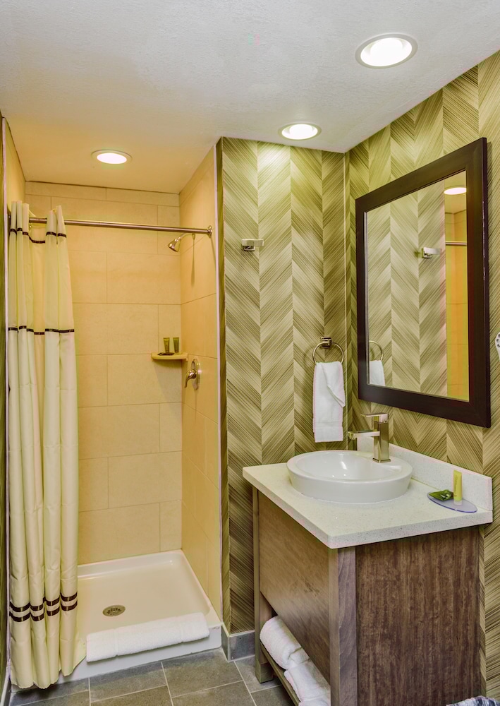 AArya Hotel By Niagara Fashion Outlets 18/44