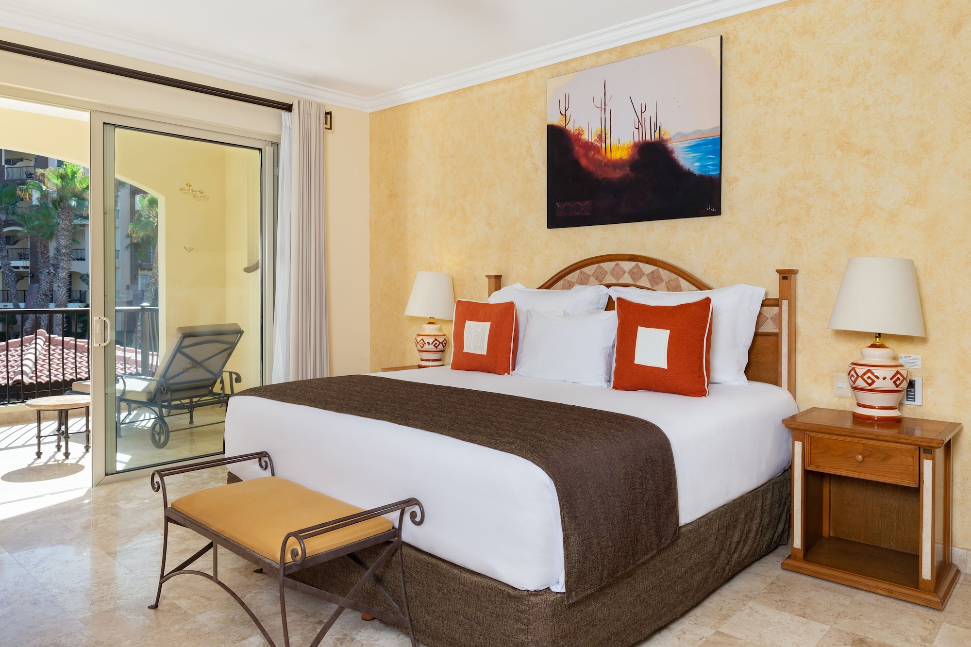 1 BEDROOM, SUITE