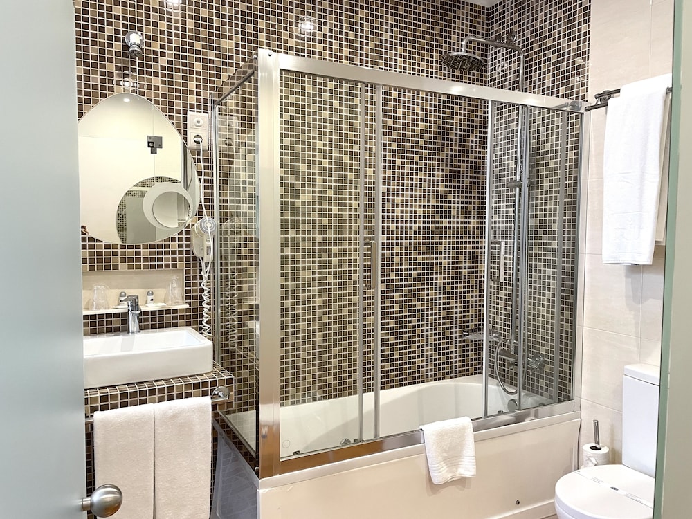 غرفة سوبيريور بسرير مزدوج أو سريرين منفصلين، Universal Hotel 9/10
