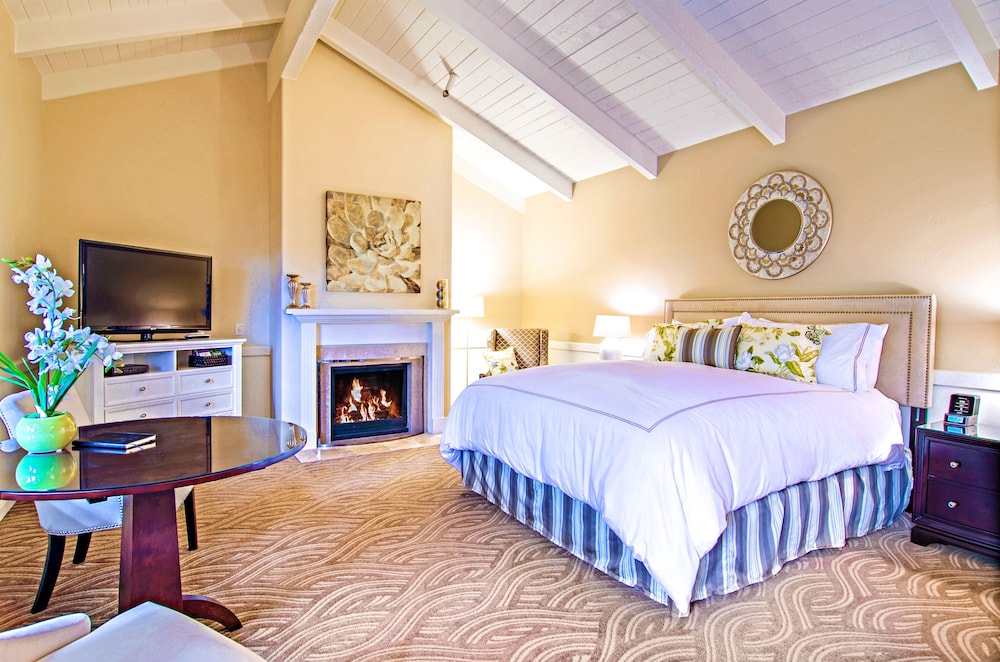 Carriage House Inn 9/35