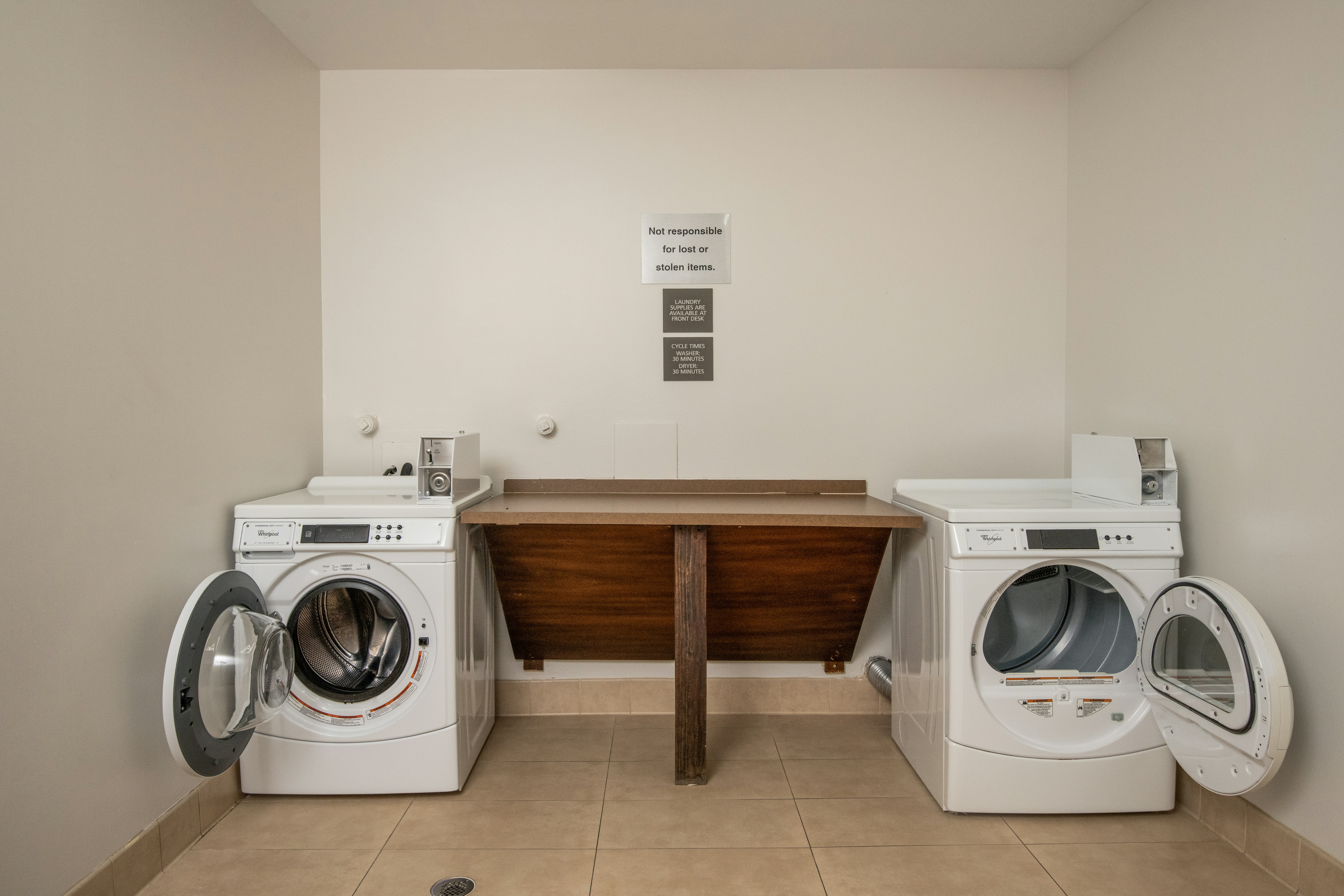 HAMPTON INN AUSTIN/OAK HILL 43/64