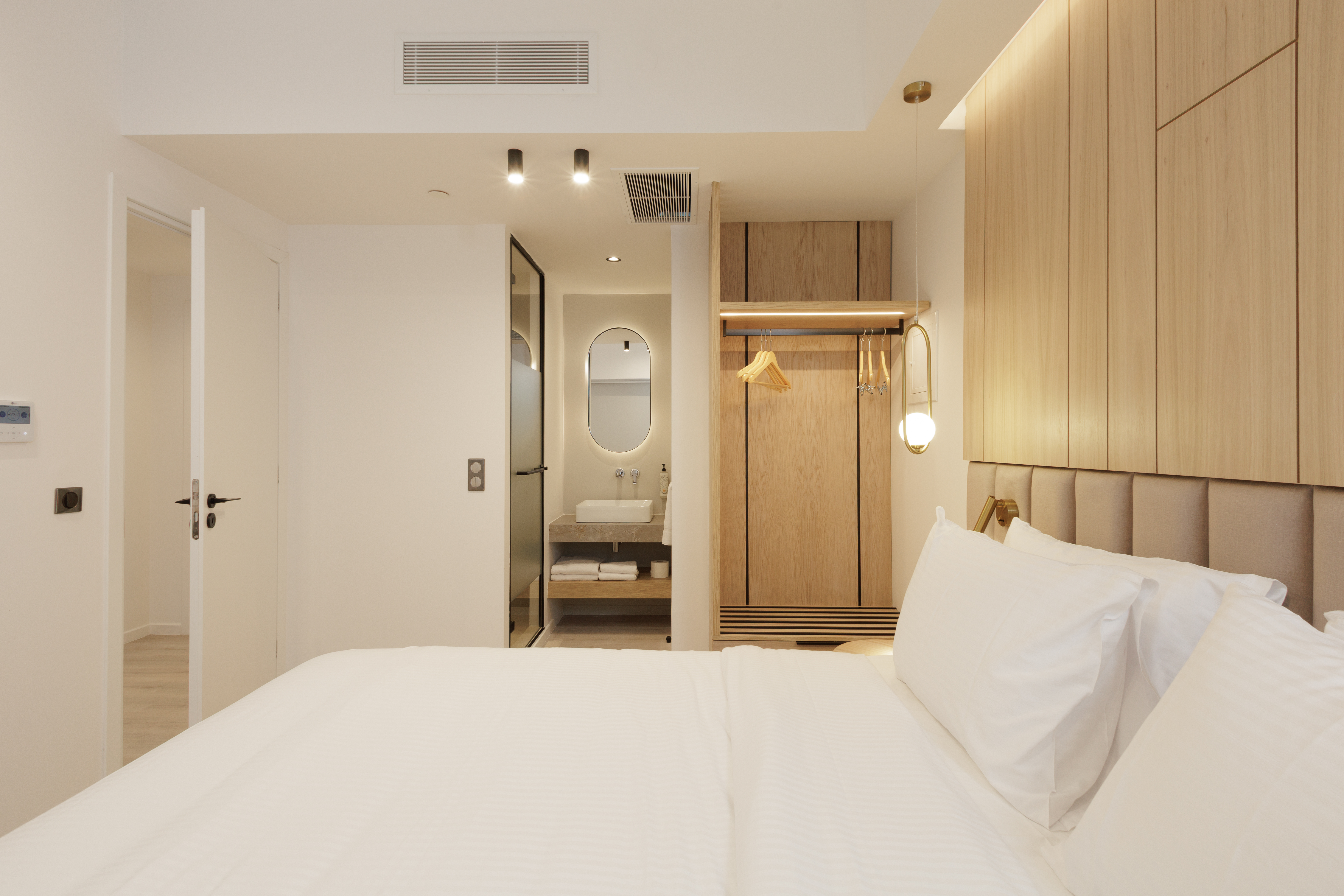 1 BEDROOM, SUITE, KING BED