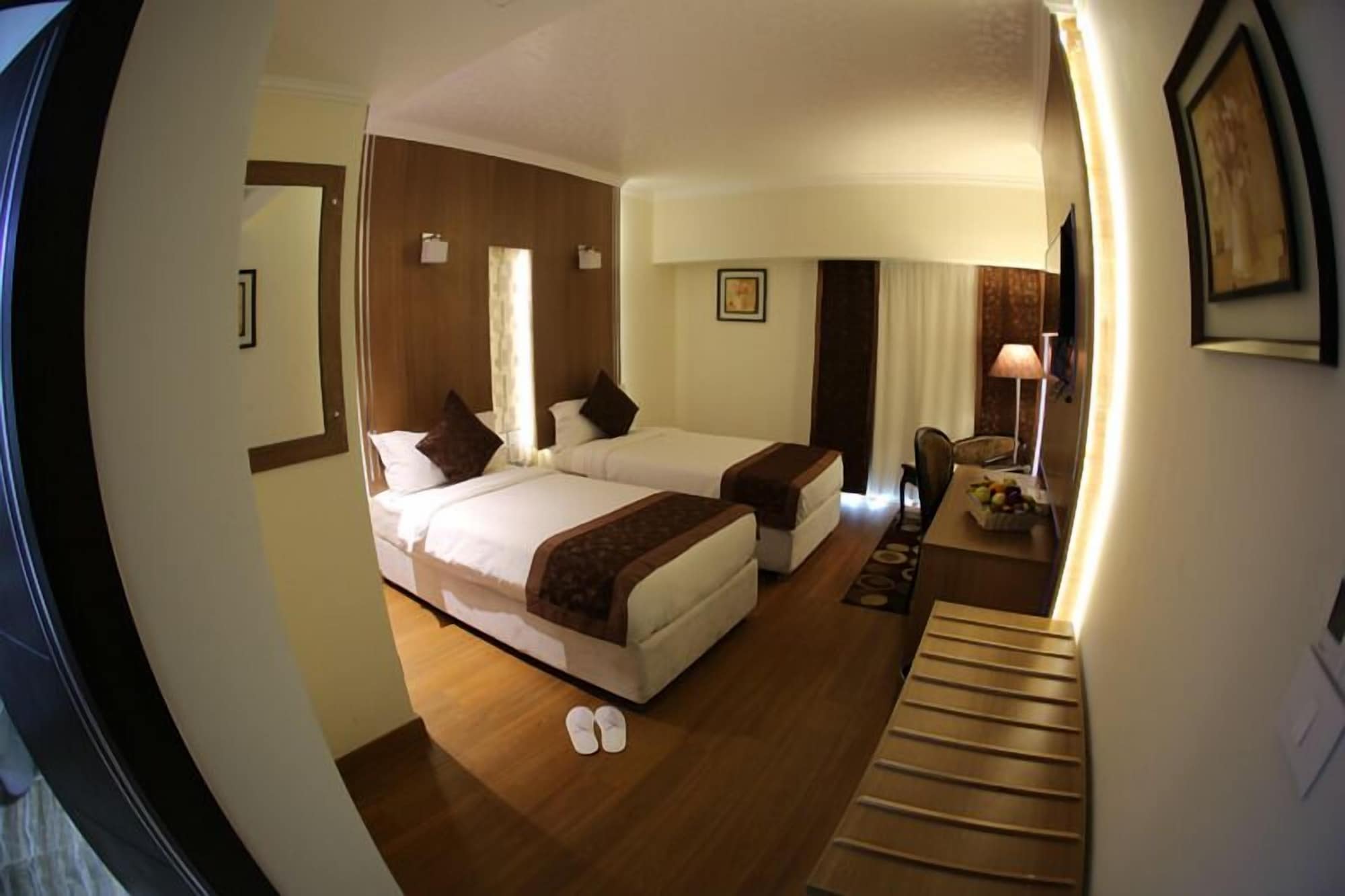ROOM, SINGLE, CITY VIEW