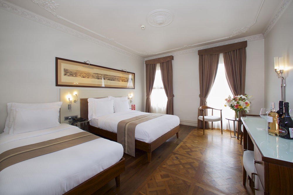 TAXIM LOUNGE HOTEL 25/58