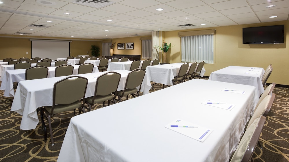 Holiday Inn Express Hotel Suites Rogers 50/51