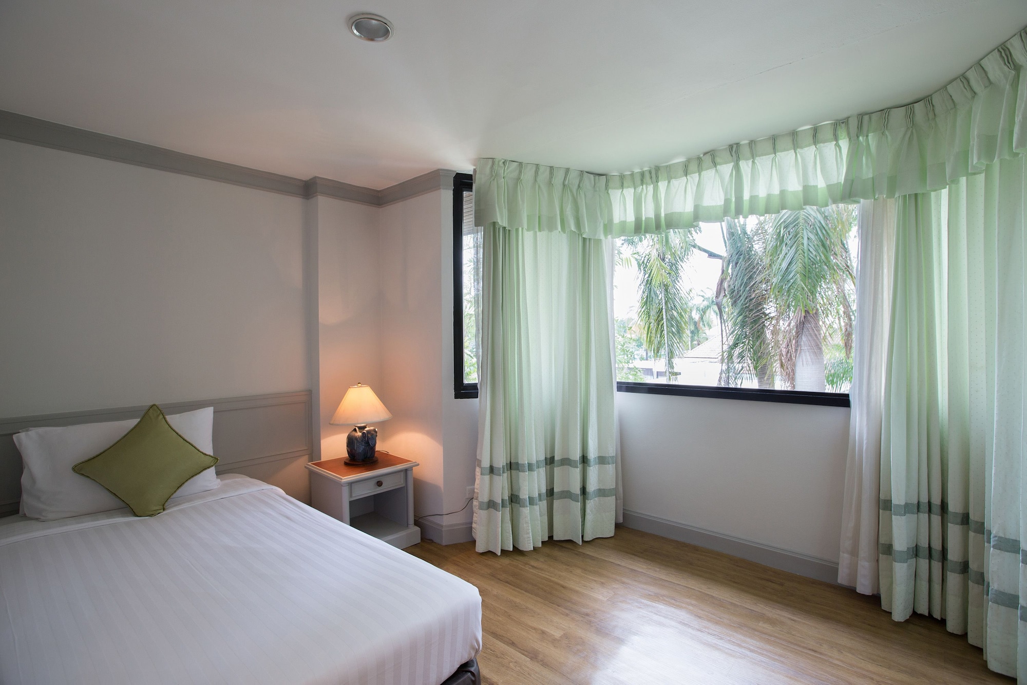 DUPLEX, SUITE