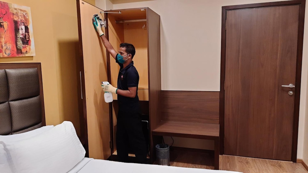 Hotel Amigo 6/18