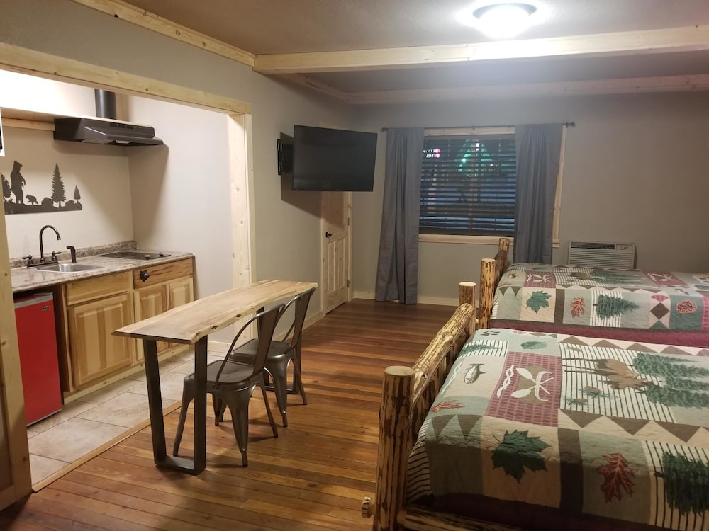 Carriage House Inn 26/36