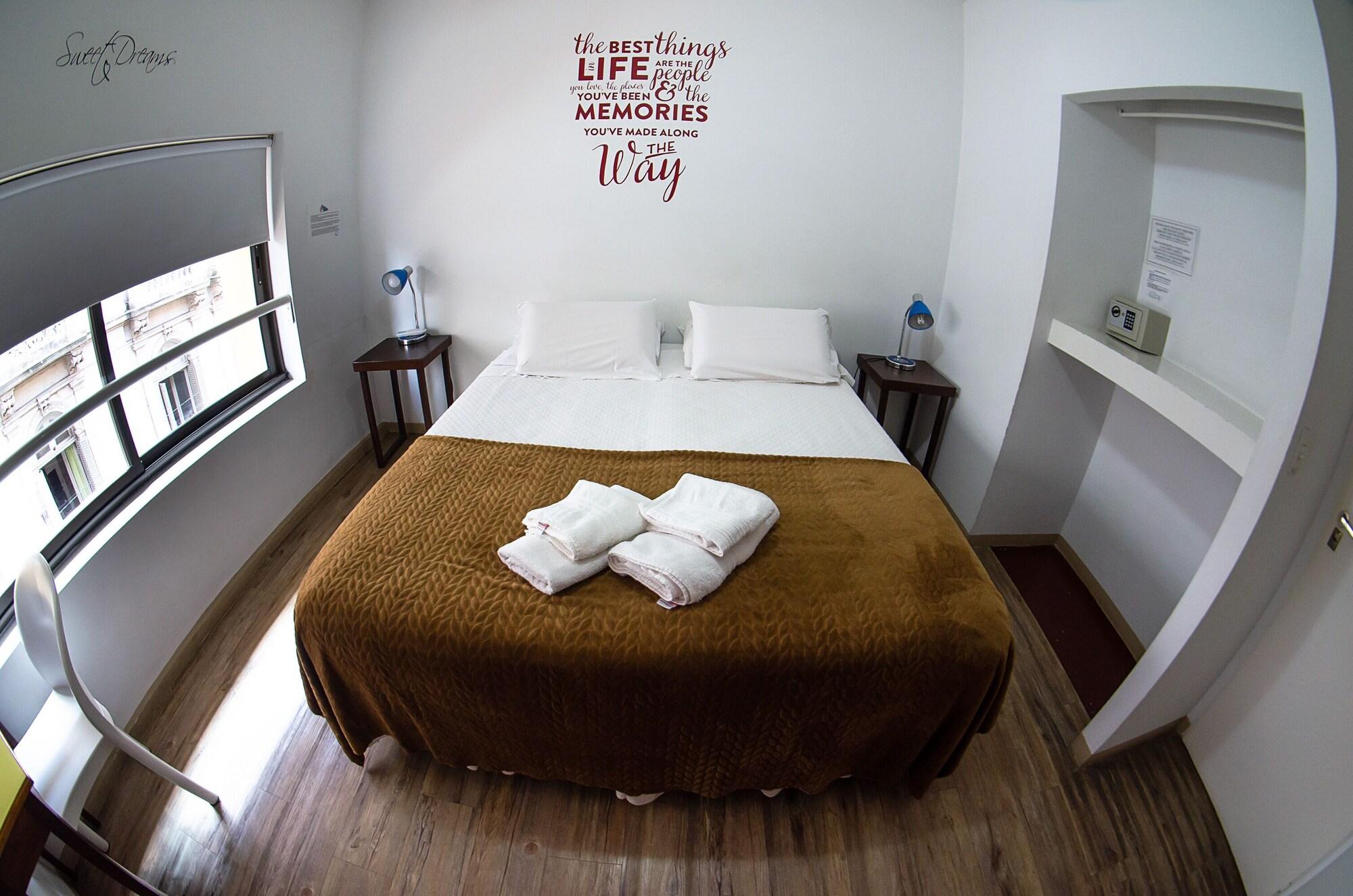 Room, Double Bed, Private Bathroom 9/10
