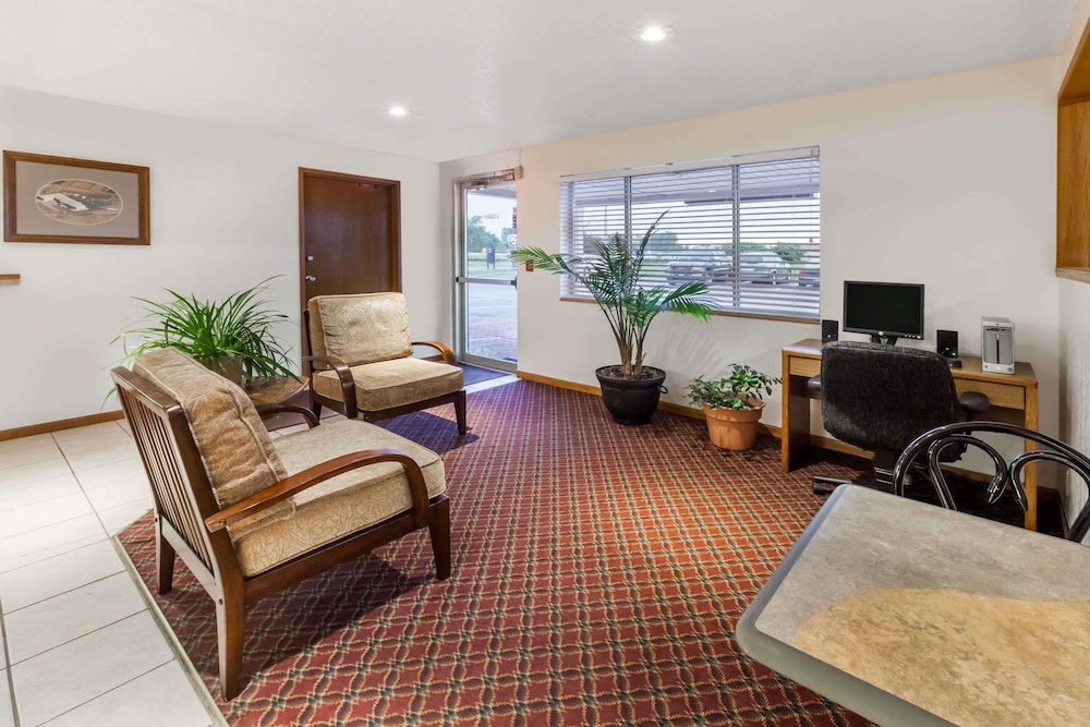 Super 8 by Wyndham Ionia MI 20/30