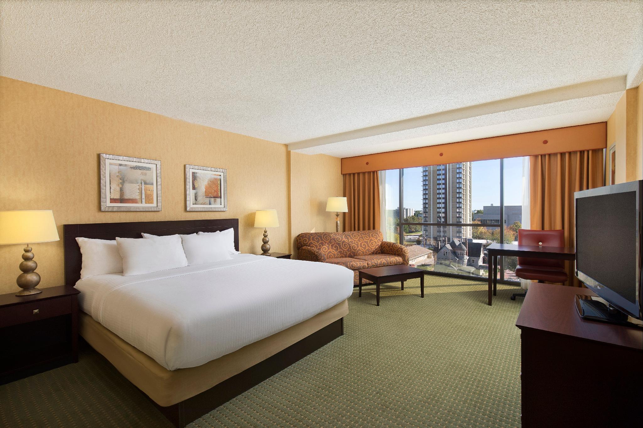 Room, King Bed, Pool Side