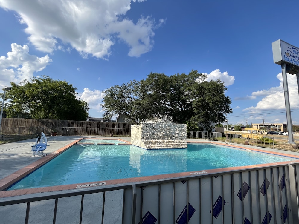 Mid Towne Inn Suites San Antonio 41/43
