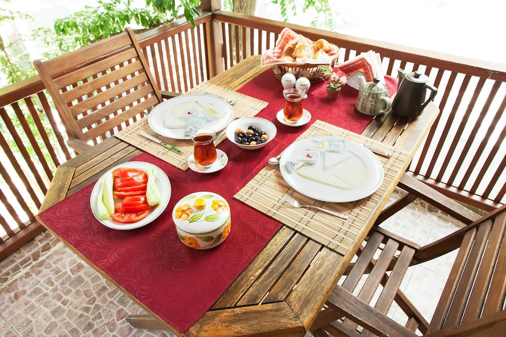 Orhan Kutbay'in Evi Turyolu Cafe Pansiyon 27/50