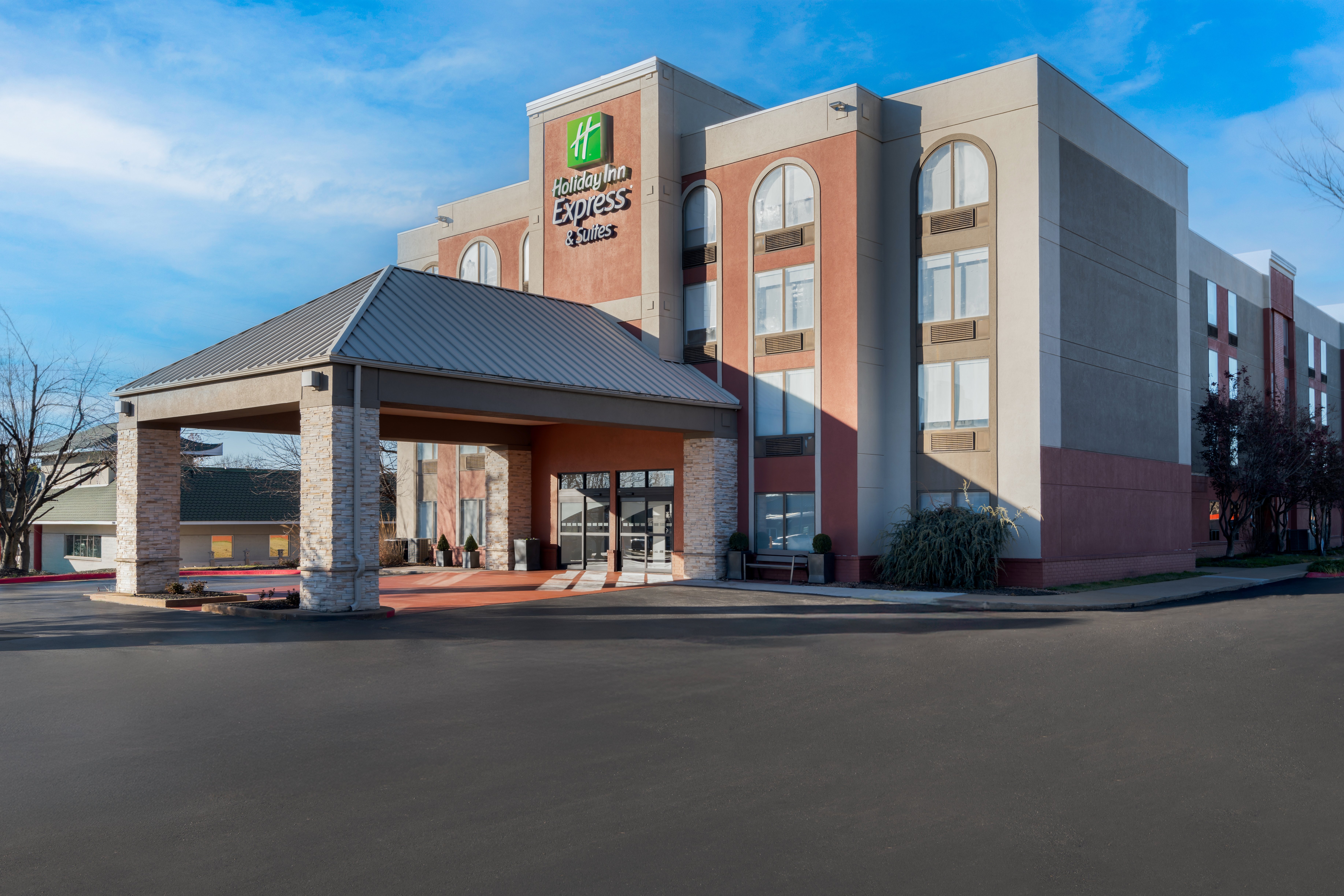Holiday Inn Express Hotel Suites Bentonville 65/68