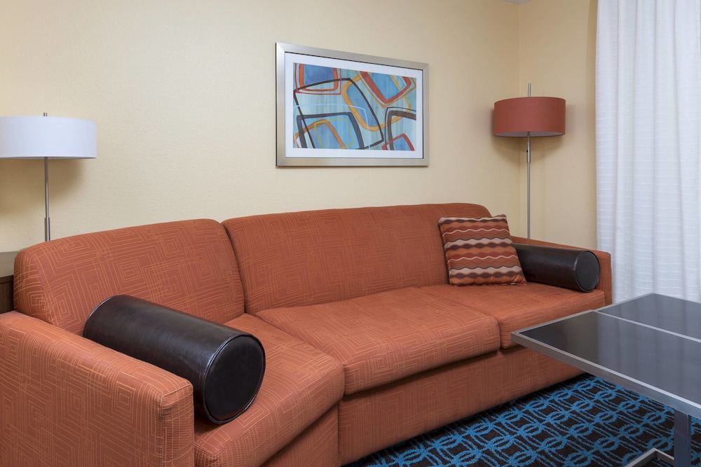Fairfield Inn & Suites Galesburg 16/22