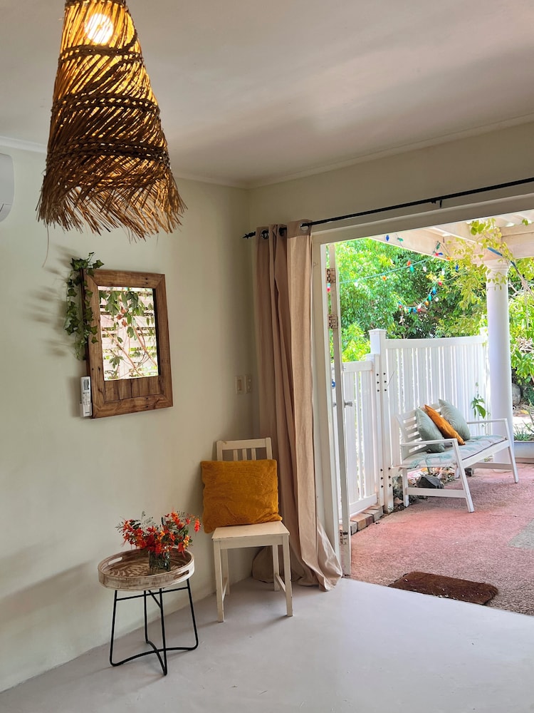 Tropical Breeze Apartments 31/49