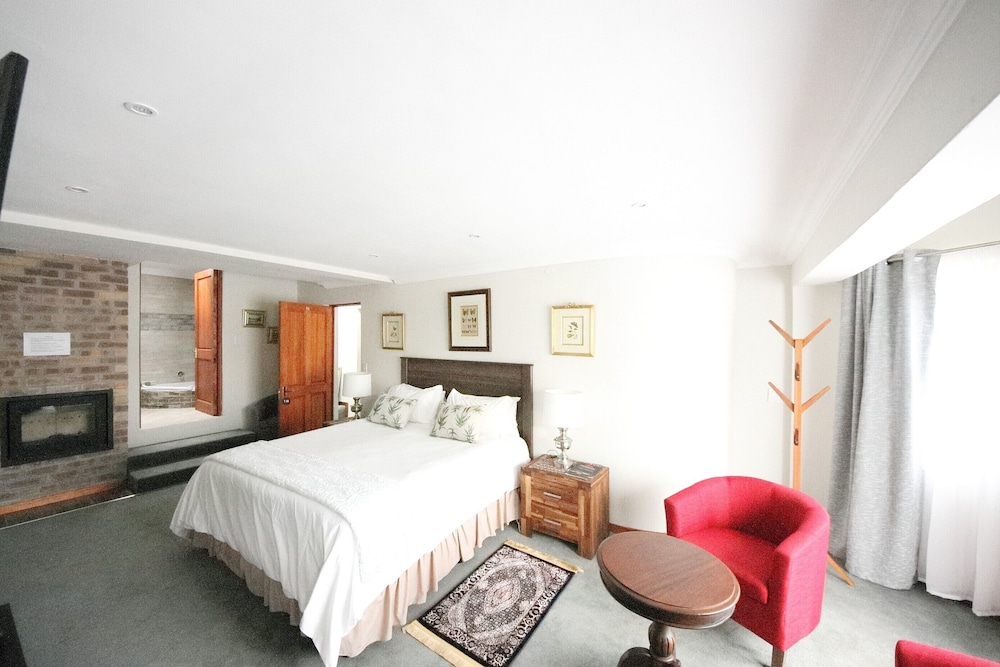 The Highlander Hotel 18/50