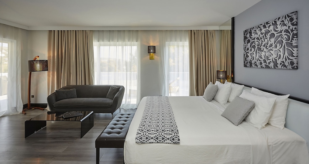 Athenian Riviera Hotel & Suites 39/72