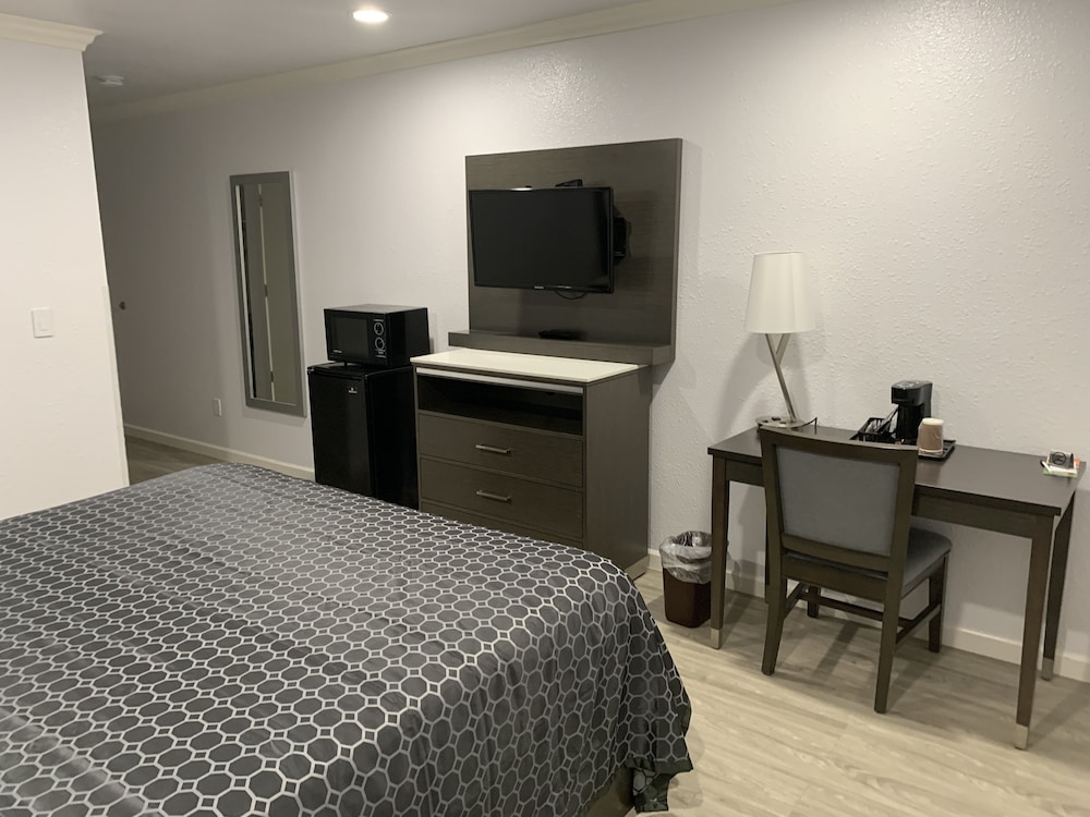 Mirage Inn and Suites 26/31