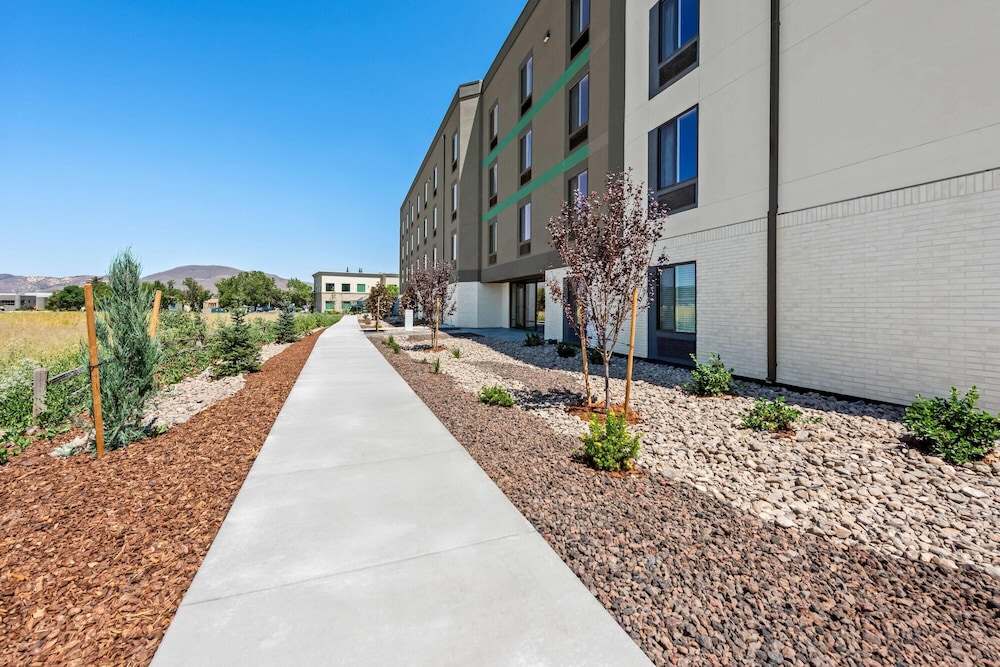 ECHO Suites Extended Stay by Wyndham Reno 67/72