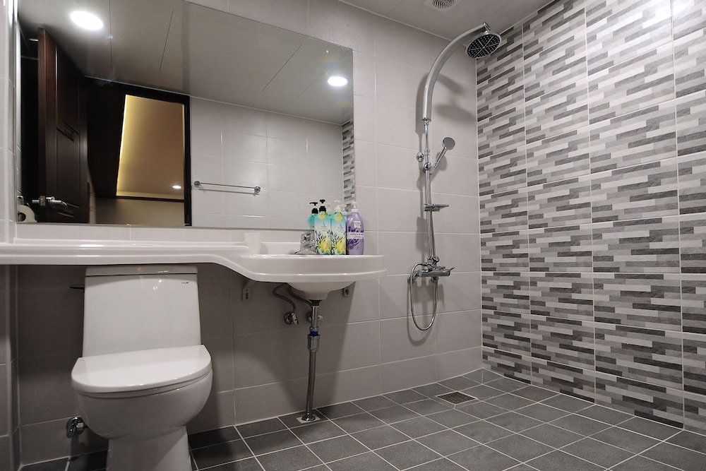 JB Plus Hotel 64/65