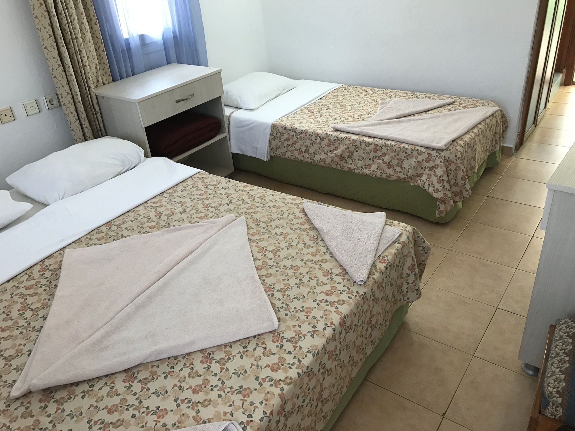 ROOM, TRIPLE