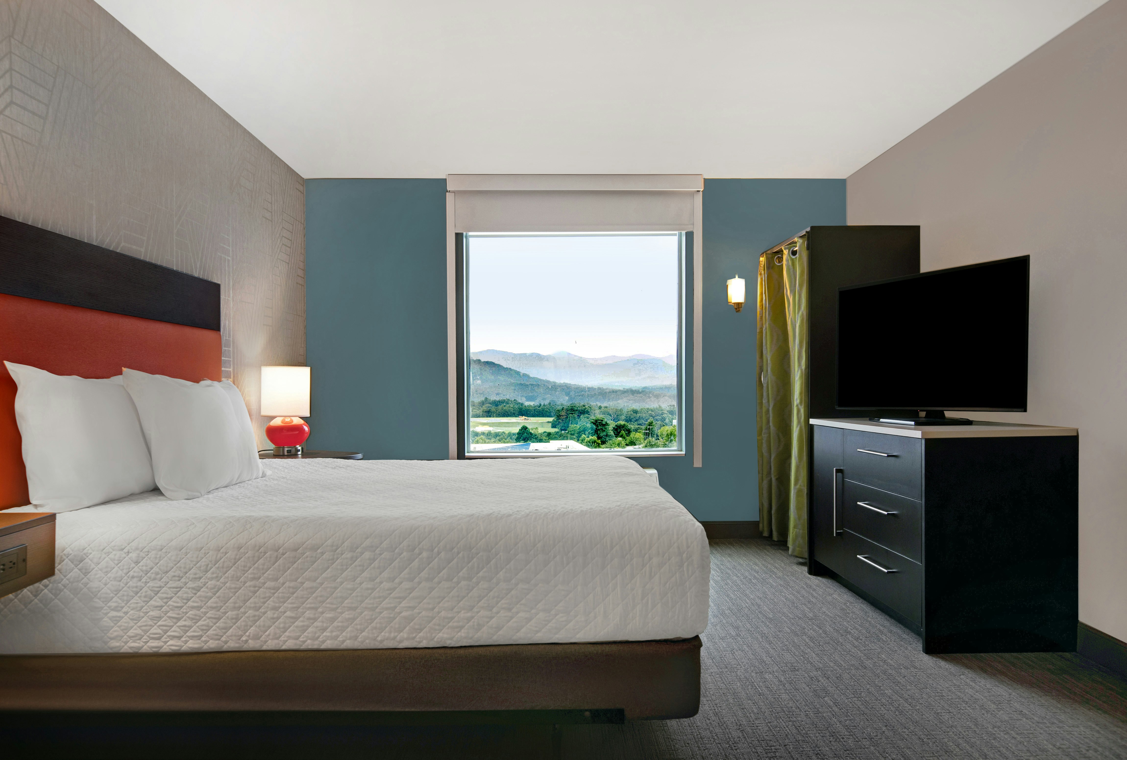 SUITE, KING BED, MOUNTAIN VIEW, ACCESSIBLE