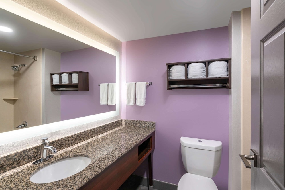 La Quinta Inn Suites Clarksville 22/59