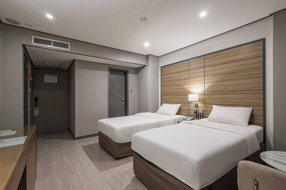 (AIR) Superior Twin, Insadong Crown Hotel 3/10