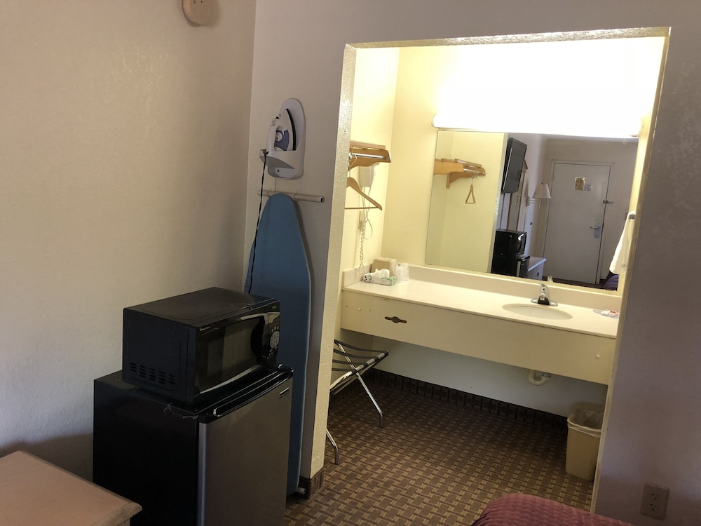 Knights Inn Jacksonville Downtown 19/21