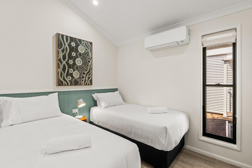 2 Bedrooms, Deluxe, Cabin, Queen and Twin Beds, Water Front