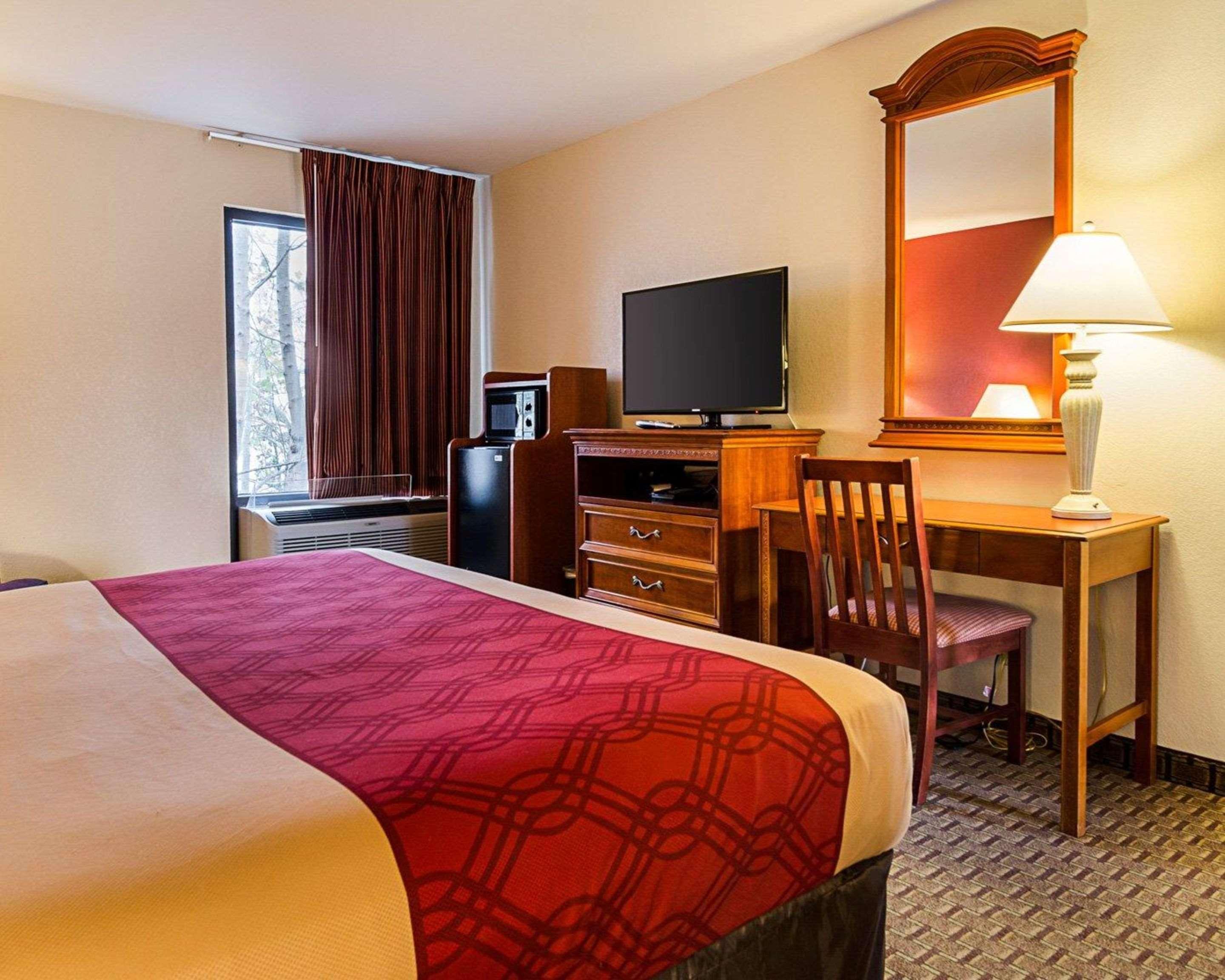 ROOM, KING BED, SMOKING, ACCESSIBLE